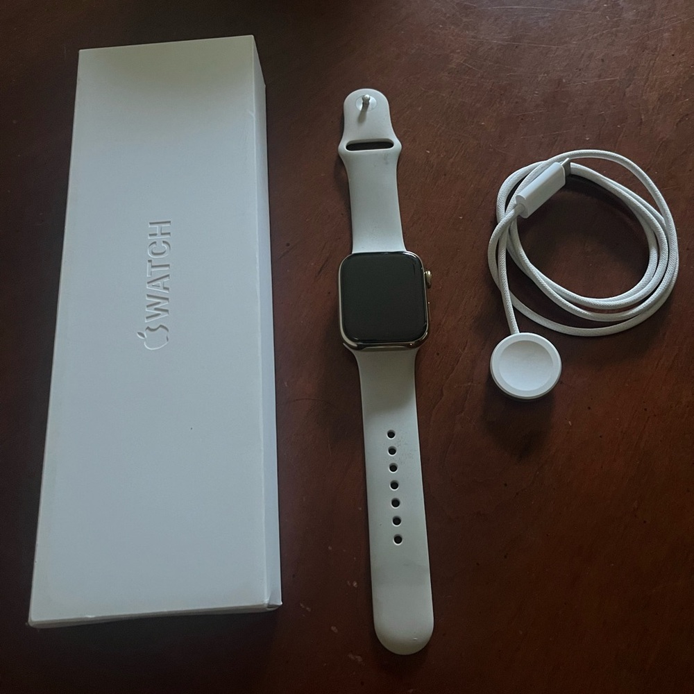 Apple Watch Series 9 45 mm Gold Stainless Steel